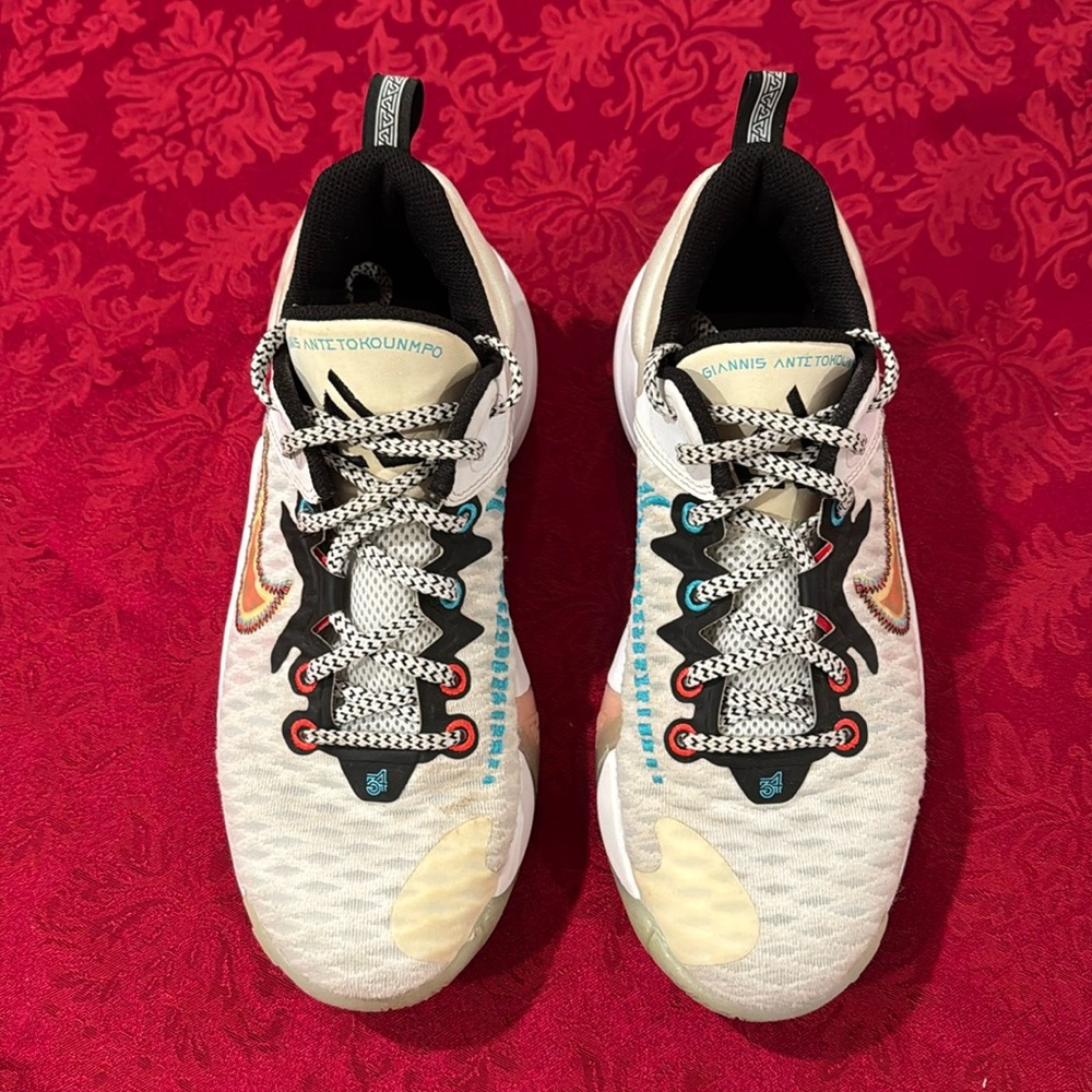 Nike Giannis Immortality, boy size 6. Used